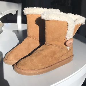 Faux fur lined boots!